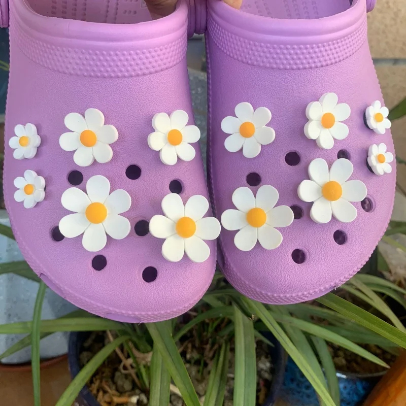 Retro Daisy Shoe Charms