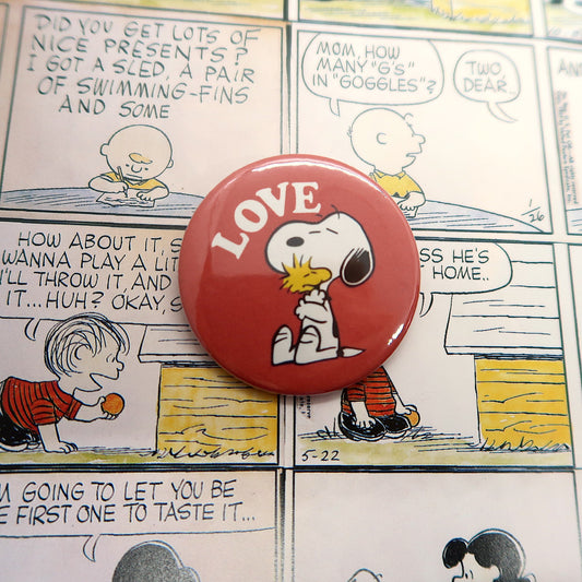 Snoopy and Woodstock Peanuts Comics Cartoons "Love" Can Badge