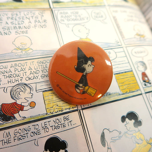 Snoopy/Peanuts Comics Vintage Lucy van Pelt Halloween Witch Can Badge