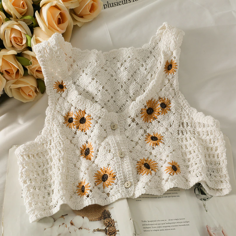 Crochet Daisy Cropped Vest Top (2 Colours)