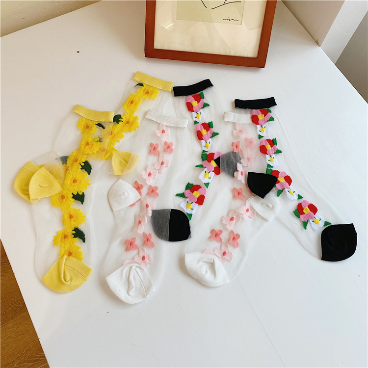 Sheer Flower Wreath Crew Socks (3 Colours)