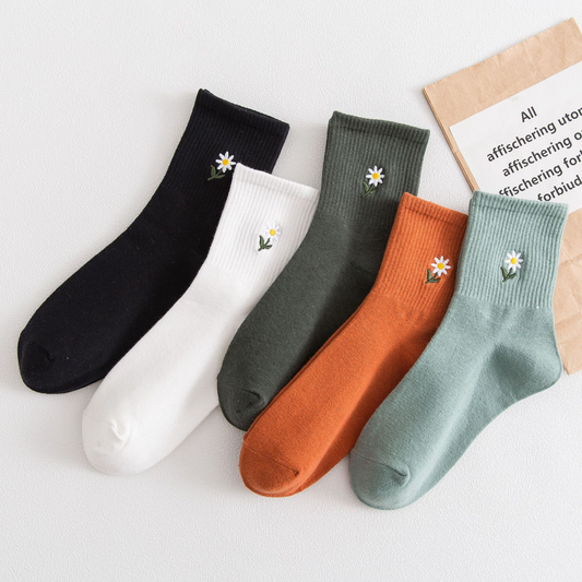 Daisy Embroidery Crew Socks (5 Colours)