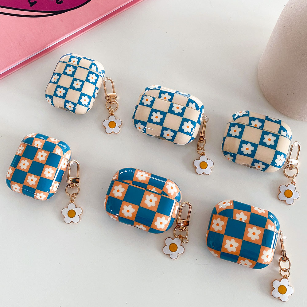 Checkerboard Daisy Charm AirPods Case Cover (2 Colours)