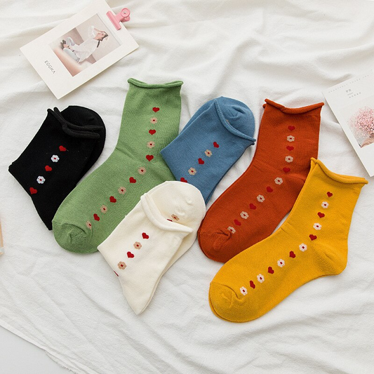 Daisy Heart Crew Socks (6 Colours)